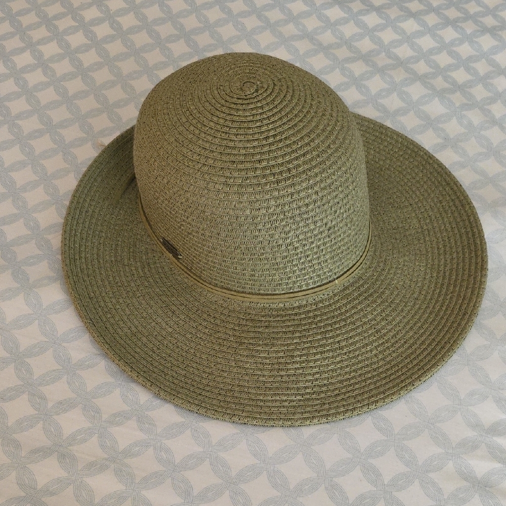 Green Wide Brim Sun Hat for Outdoor Adventures